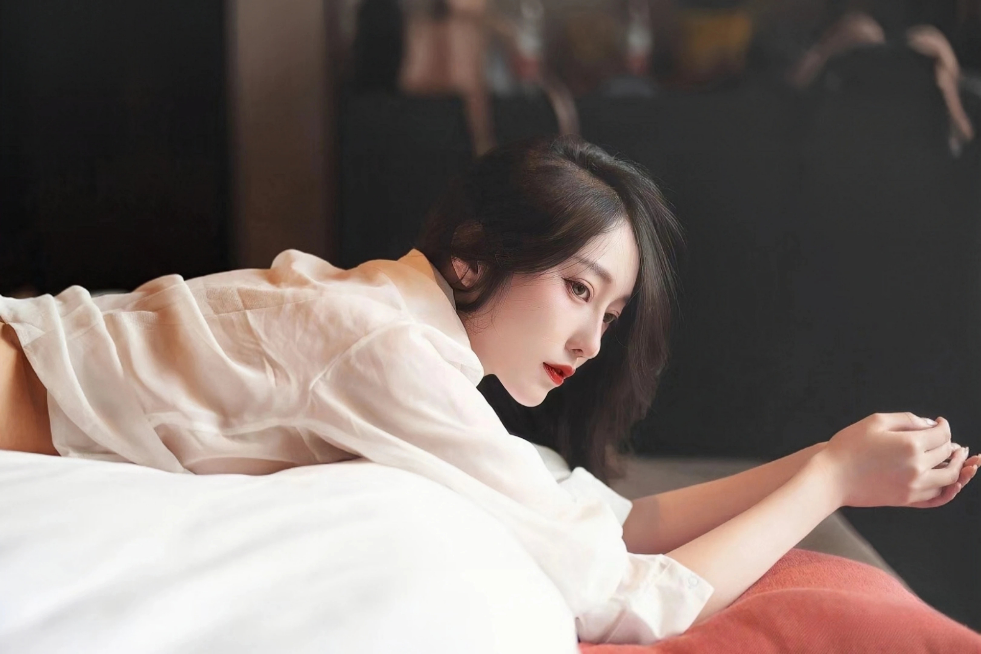 （寻味中华｜非遗）千丝万缕织锦绣 草原华裳叙史诗